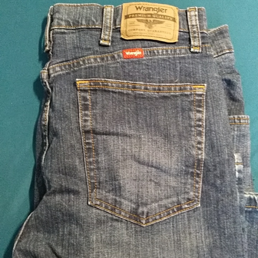 Wrangler 34x30 premium quality Regular fit jeans. Worn One Time!!